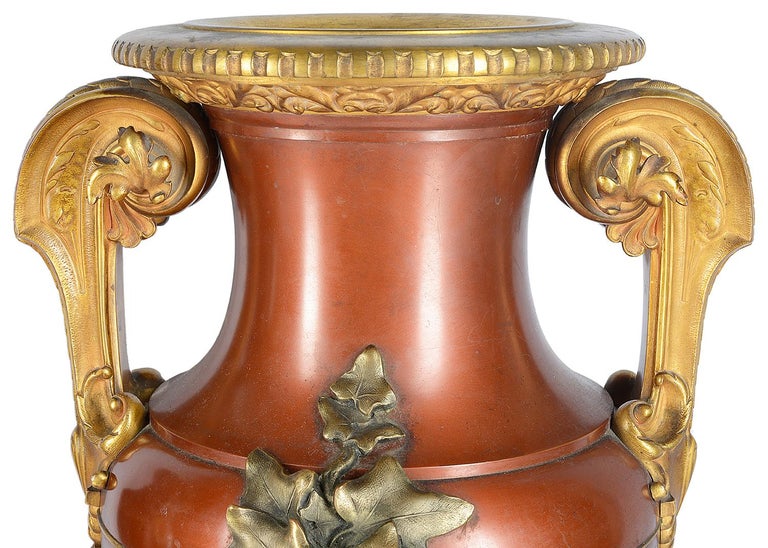 Large Pair of 19th Century Classical Bronze Urns For Sale at 1stDibs