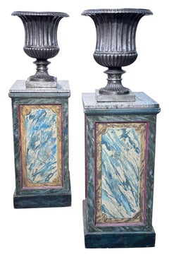 Gran Pareja de Urnas de Jardín de Hierro Fundido de Estilo Clásico del Siglo XIX