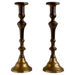 Großes Paar dänischer Kandelaber aus patiniertem Messing und Bronze aus dem 19. Jahrhundert.