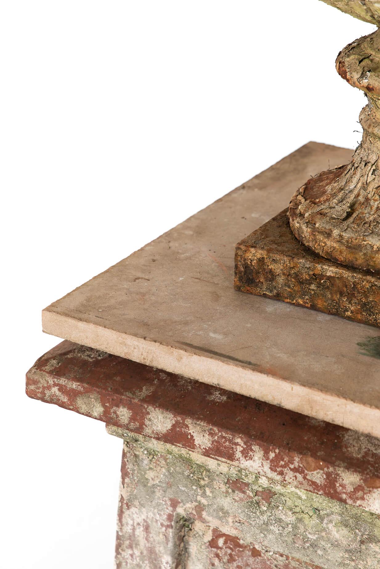 Gran pareja de pedestales ingleses de terracota para jardín del siglo XIX en venta 3