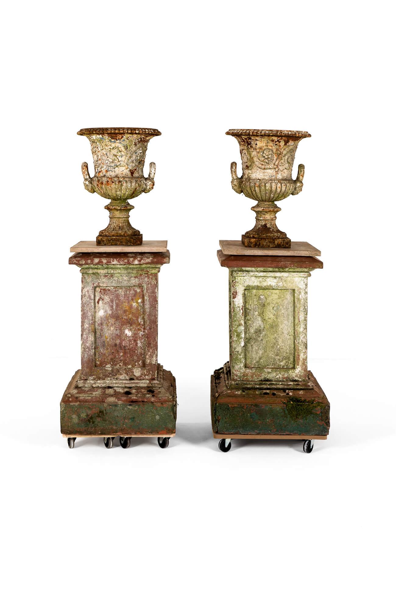 Gran pareja de pedestales ingleses de terracota para jardín del siglo XIX Terracota en venta