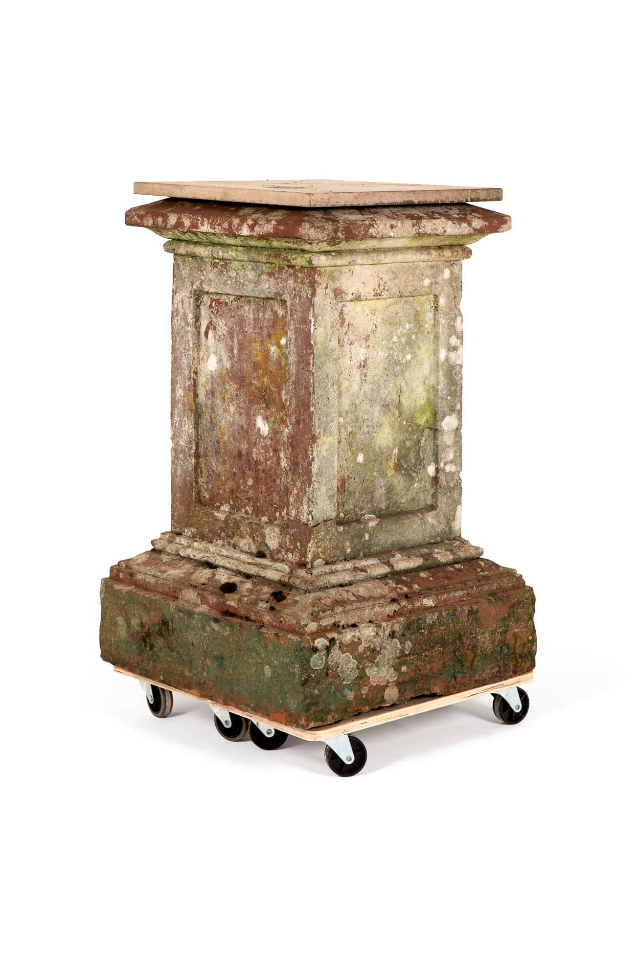 Gran pareja de pedestales ingleses de terracota para jardín del siglo XIX en venta 1