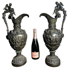 Grande coppia di gocce di bronzo baccanali francesi del XIX secolo con figure di Cupido