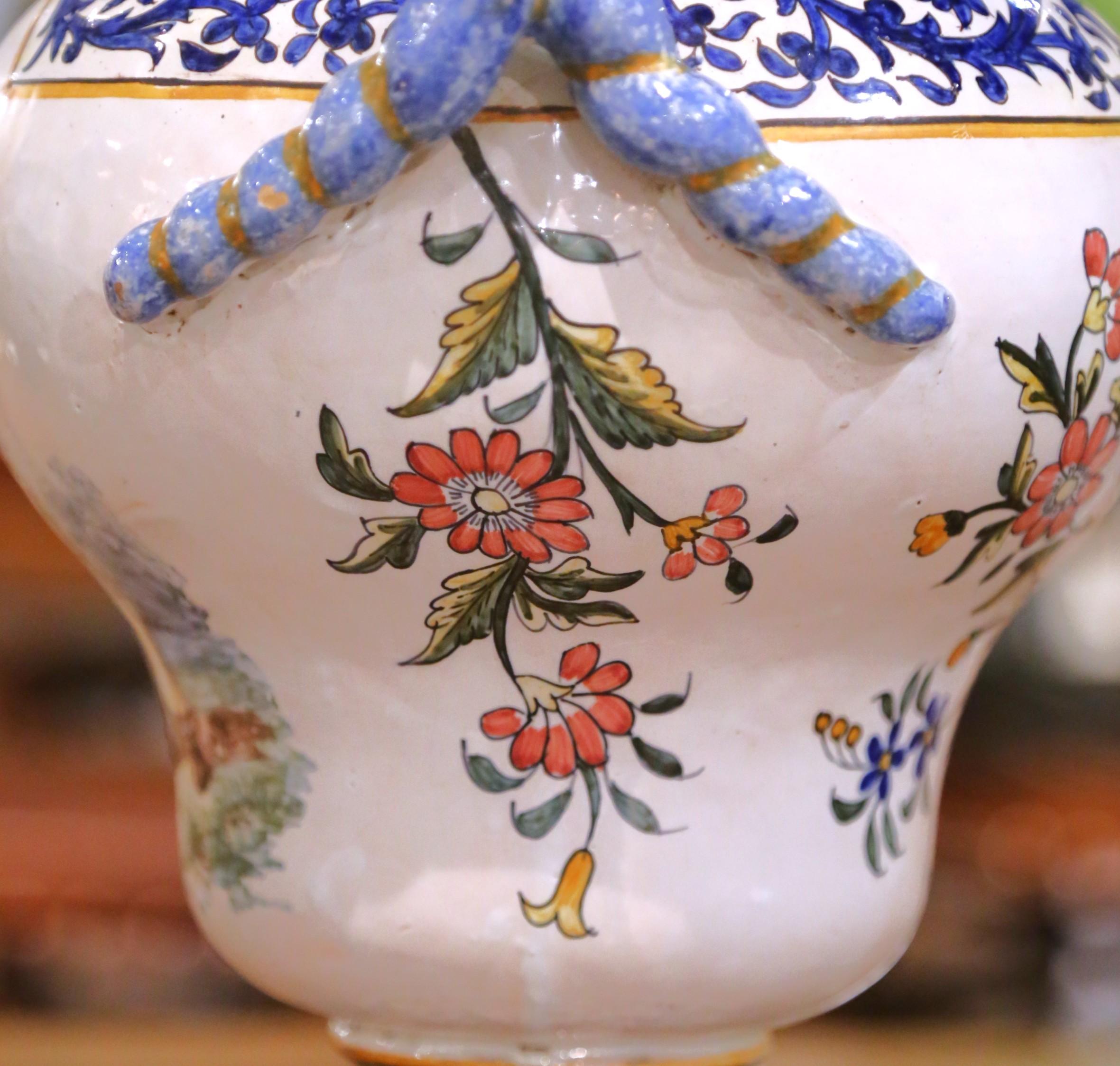 Grande paire d'urnes en faïence de Desvres du 19e siècle avec poignées torsadées en vente 4