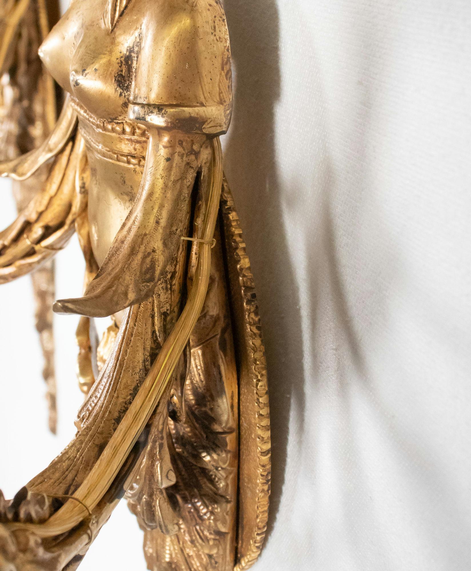 Grande paire d'appliques de style Empire français du 19ème siècle en bronze doré en vente 4