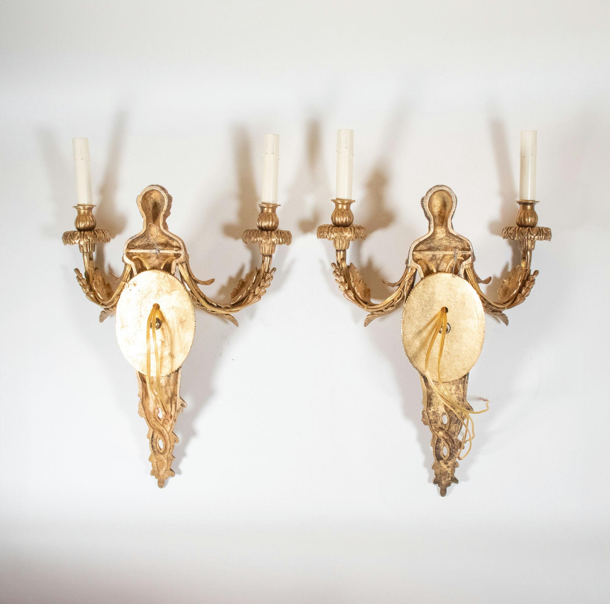 Grande paire d'appliques de style Empire français du 19ème siècle en bronze doré en vente 5