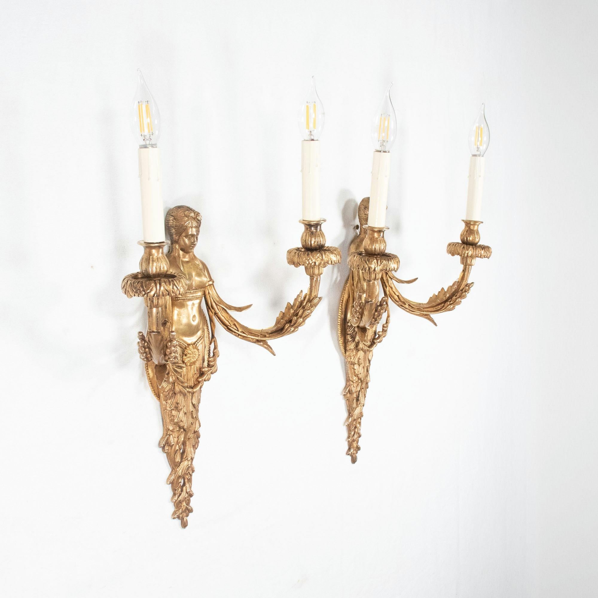 Grande paire d'appliques de style Empire français du 19ème siècle en bronze doré Bon état - En vente à Chicago, IL
