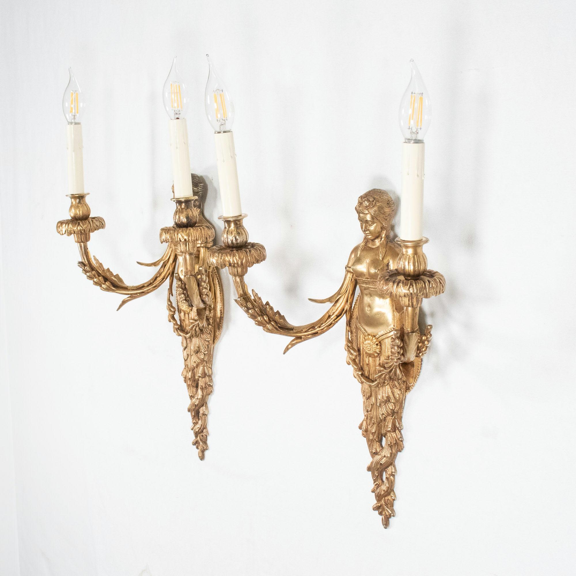 XIXe siècle Grande paire d'appliques de style Empire français du 19ème siècle en bronze doré en vente