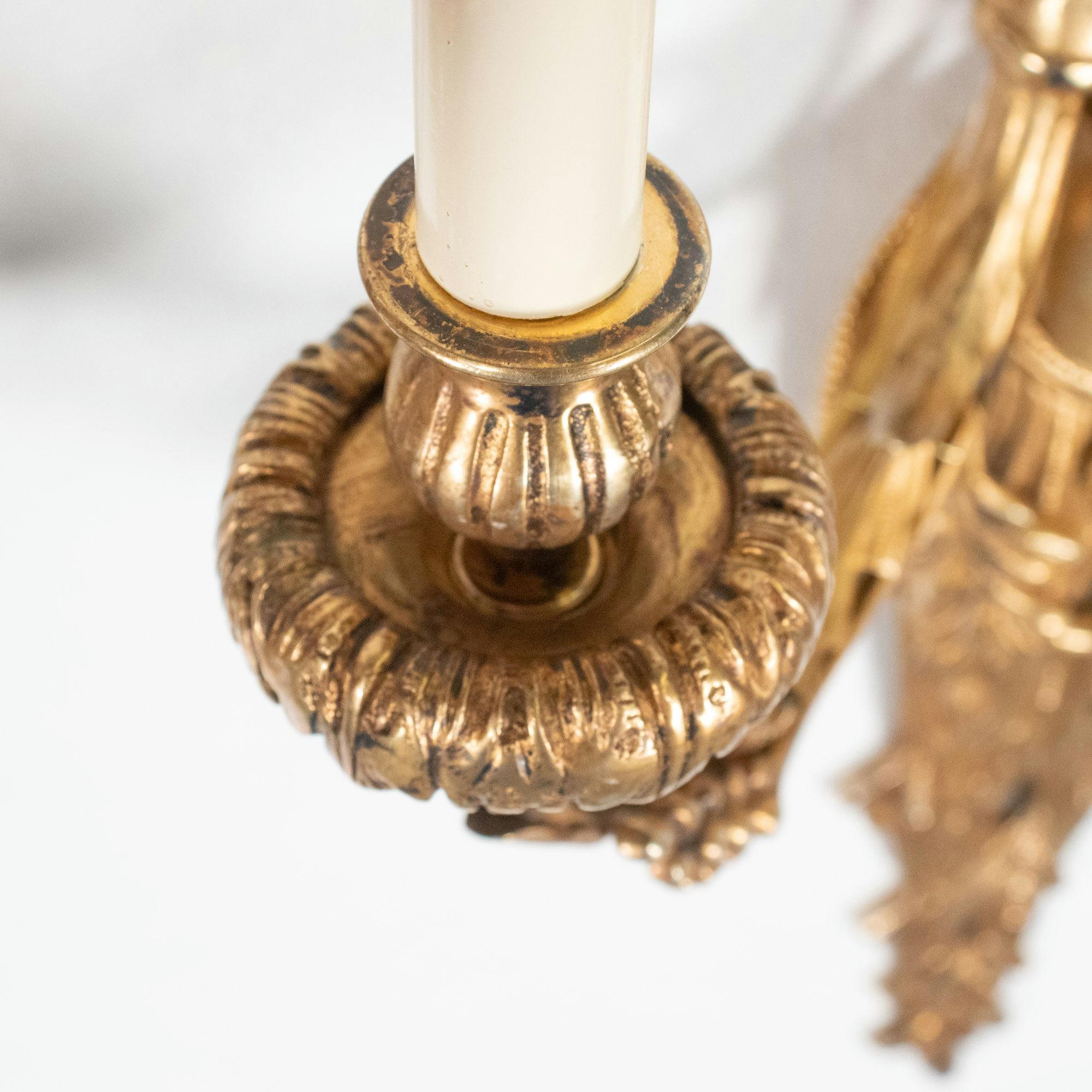 Grande paire d'appliques de style Empire français du 19ème siècle en bronze doré en vente 2