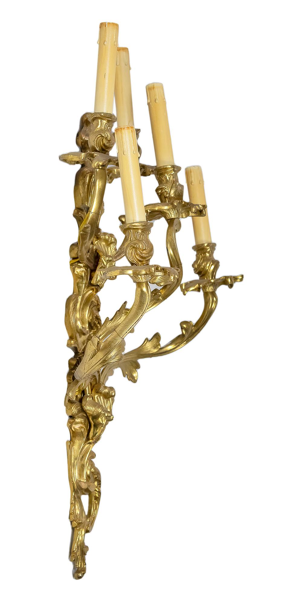 Large Pair of 19th Century French Gilt Bronze Wall Light Sconces In Good Condition In Vilnius, LT