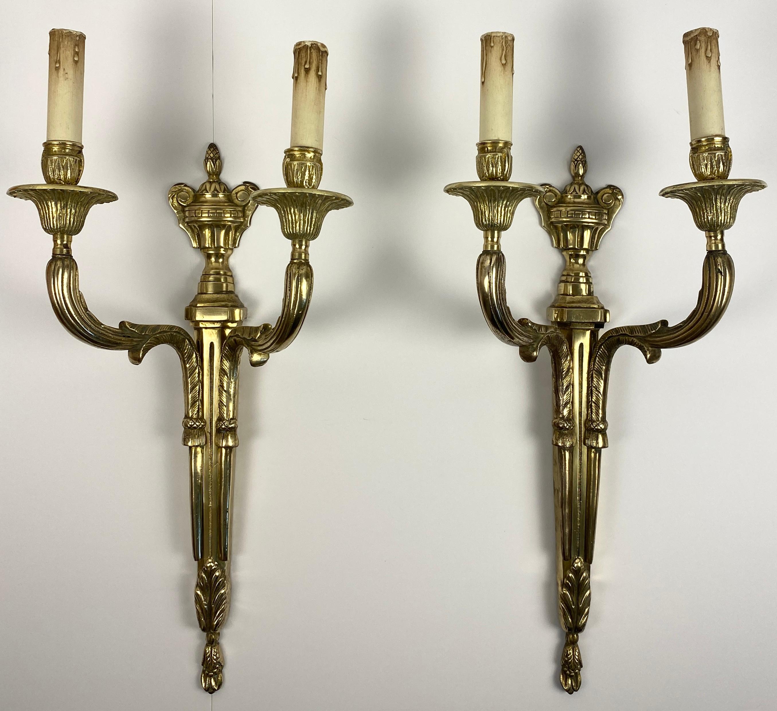 Gran Pareja de Apliques de Bronce de Dos Brazos Estilo Luis XVI Franceses del Siglo XIX en venta 7