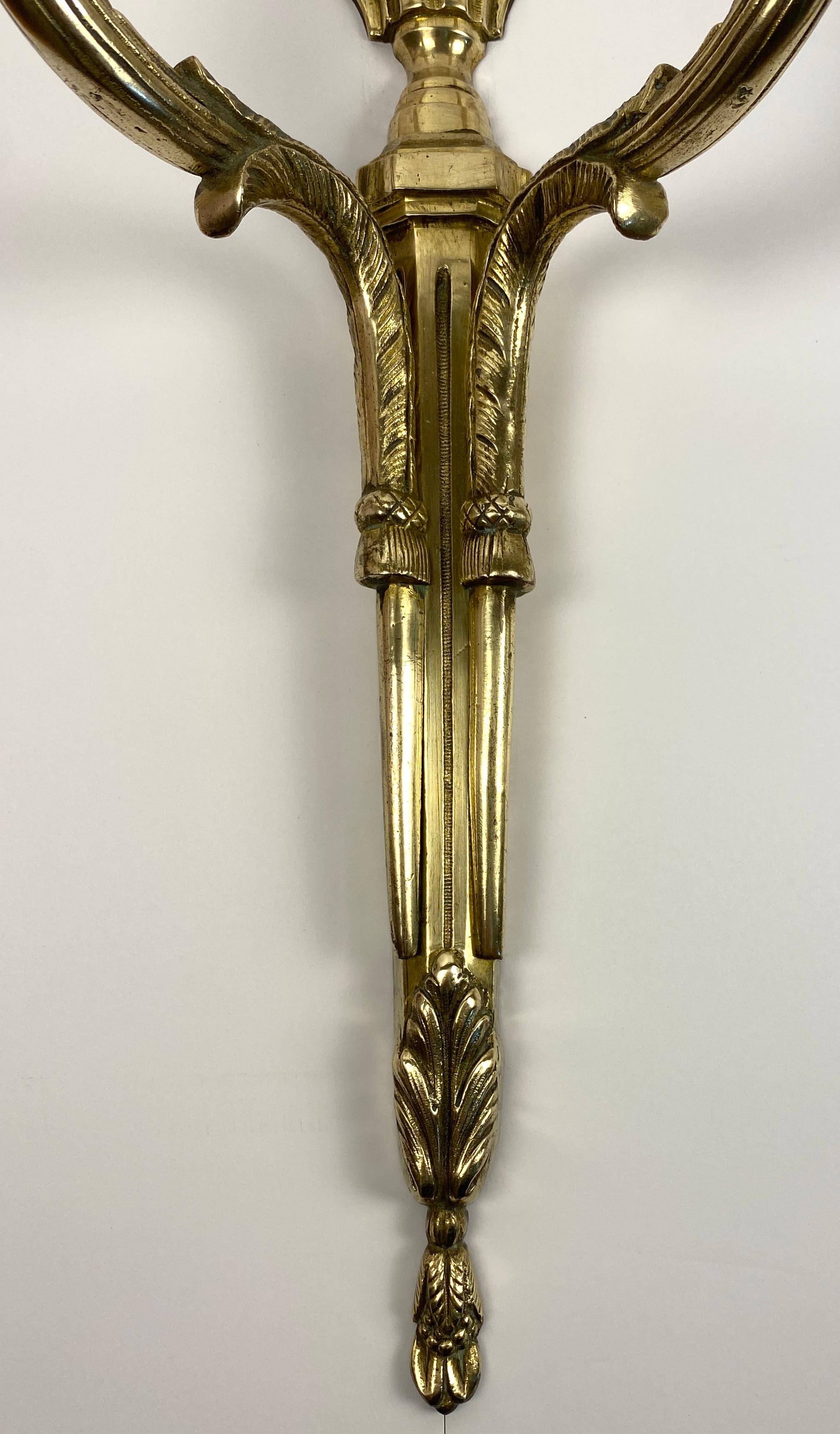 Gran Pareja de Apliques de Bronce de Dos Brazos Estilo Luis XVI Franceses del Siglo XIX en venta 3