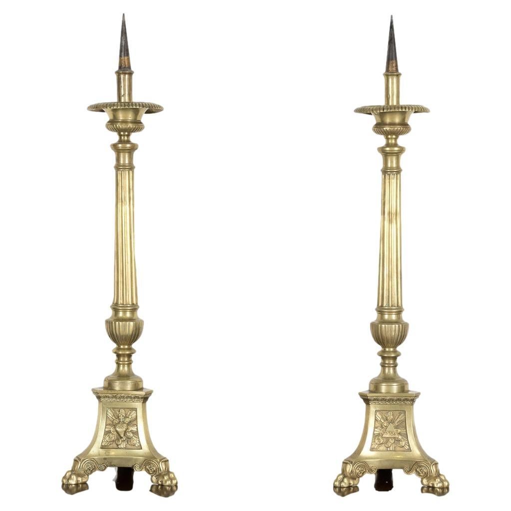  Großes Paar französischer Altarplatten oder Kerzenständer aus massivem Messing aus dem 19. Jahrhundert 