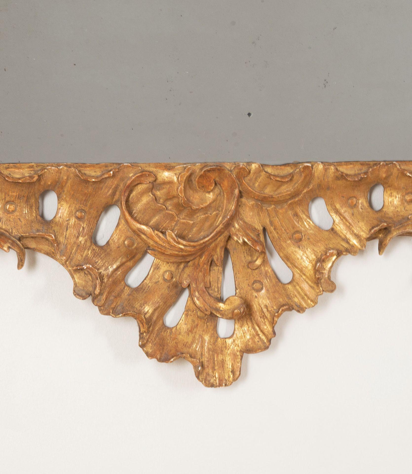 Grande coppia di specchi in legno dorato in stile George III del XIX secolo in vendita 2
