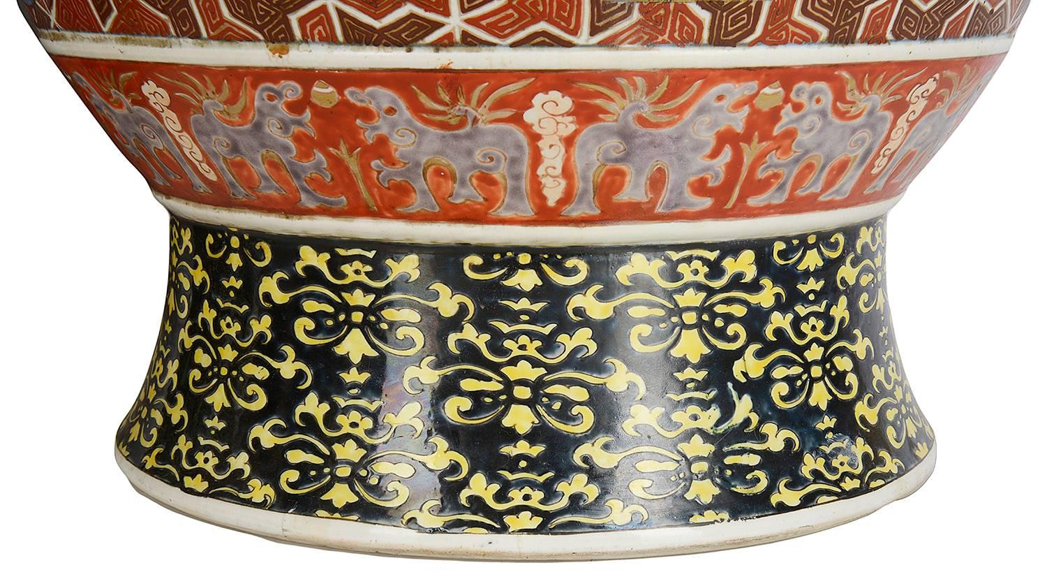Large Pair of 19th Century Imari Vases In Good Condition For Sale In Brighton, Sussex