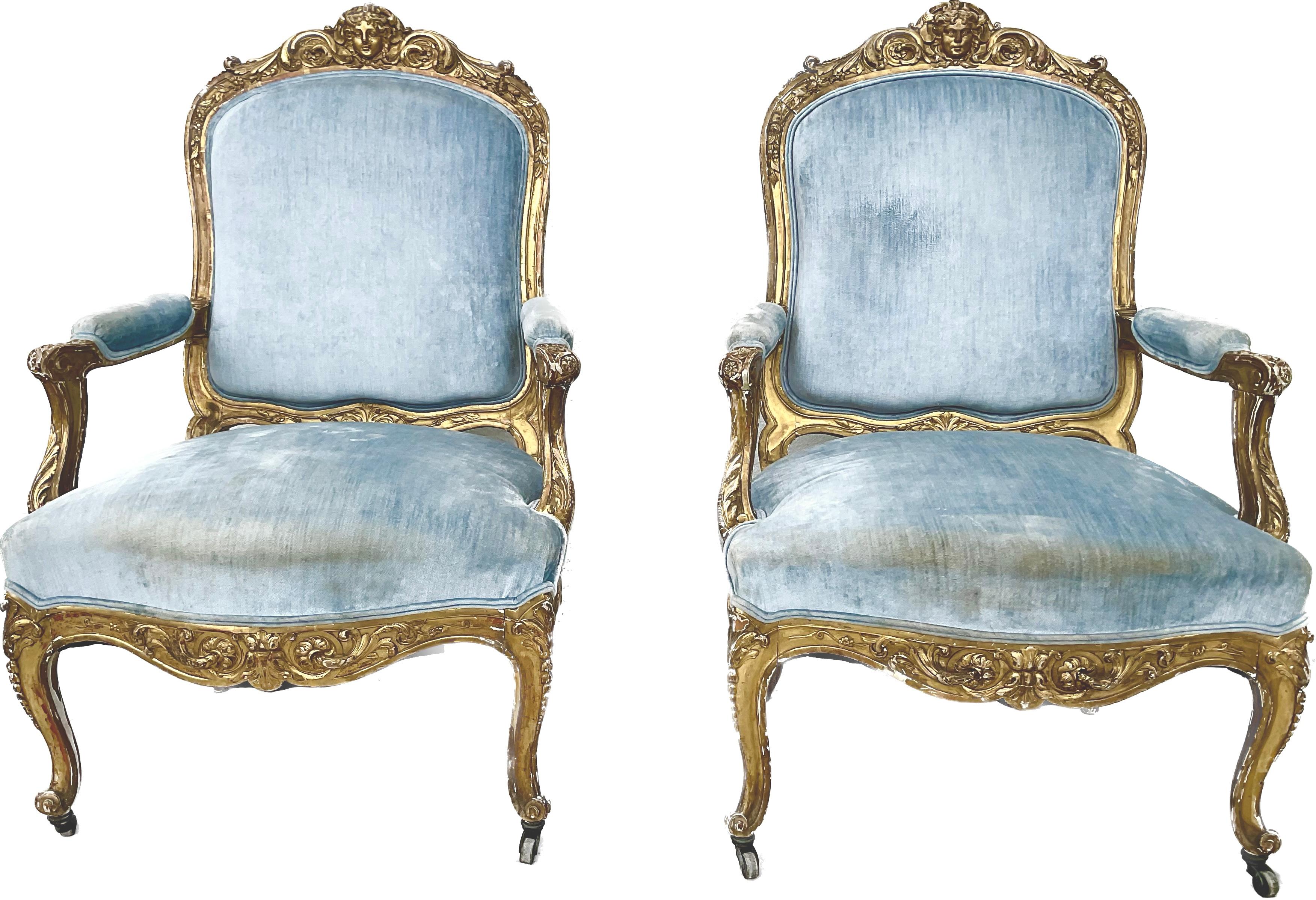 Large Pair of 19th Century Italian Carved Giltwood Armchairs For Sale 5