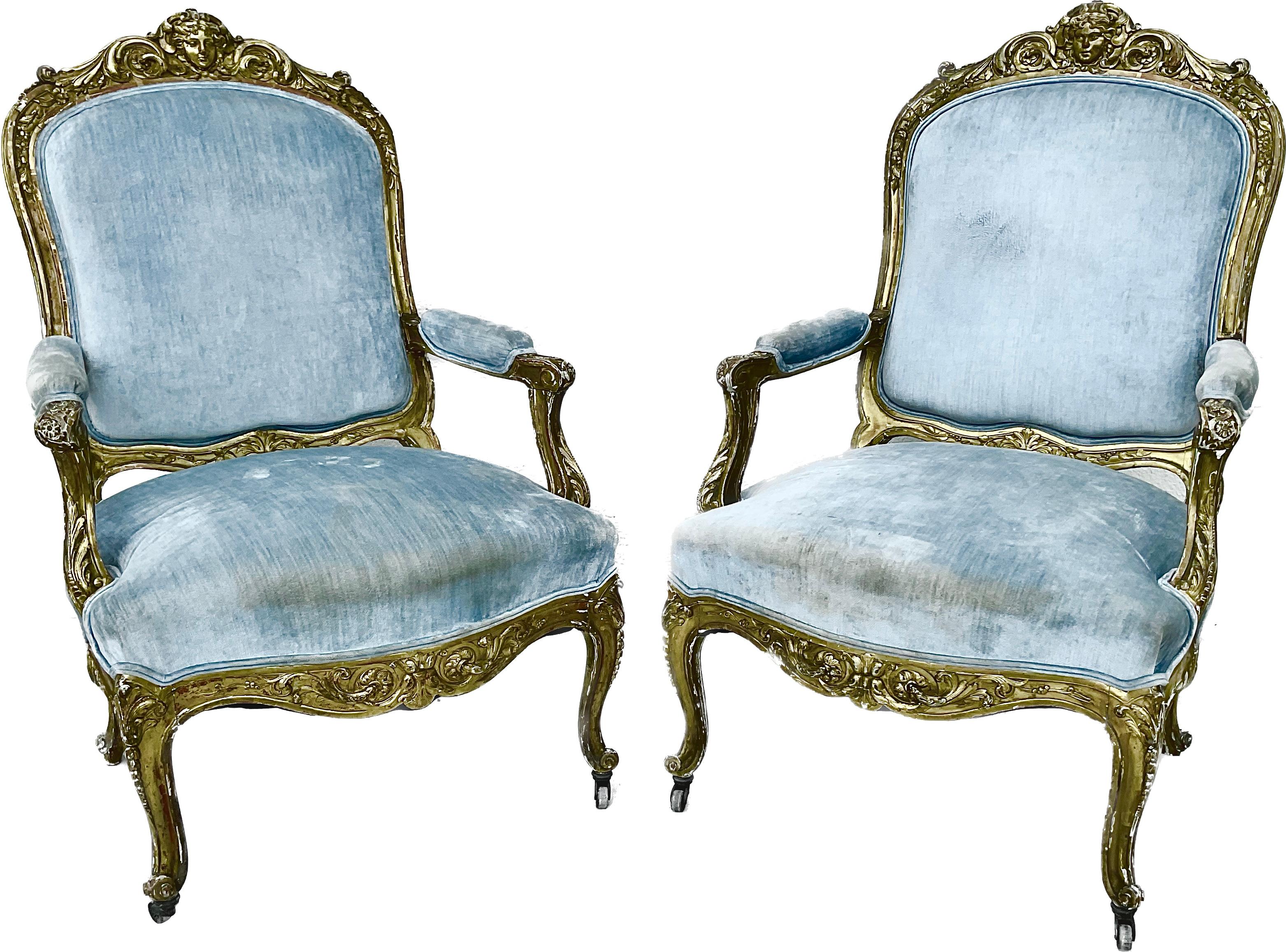 Baroque Grande paire de fauteuils italiens du 19ème siècle en bois doré sculpté en vente