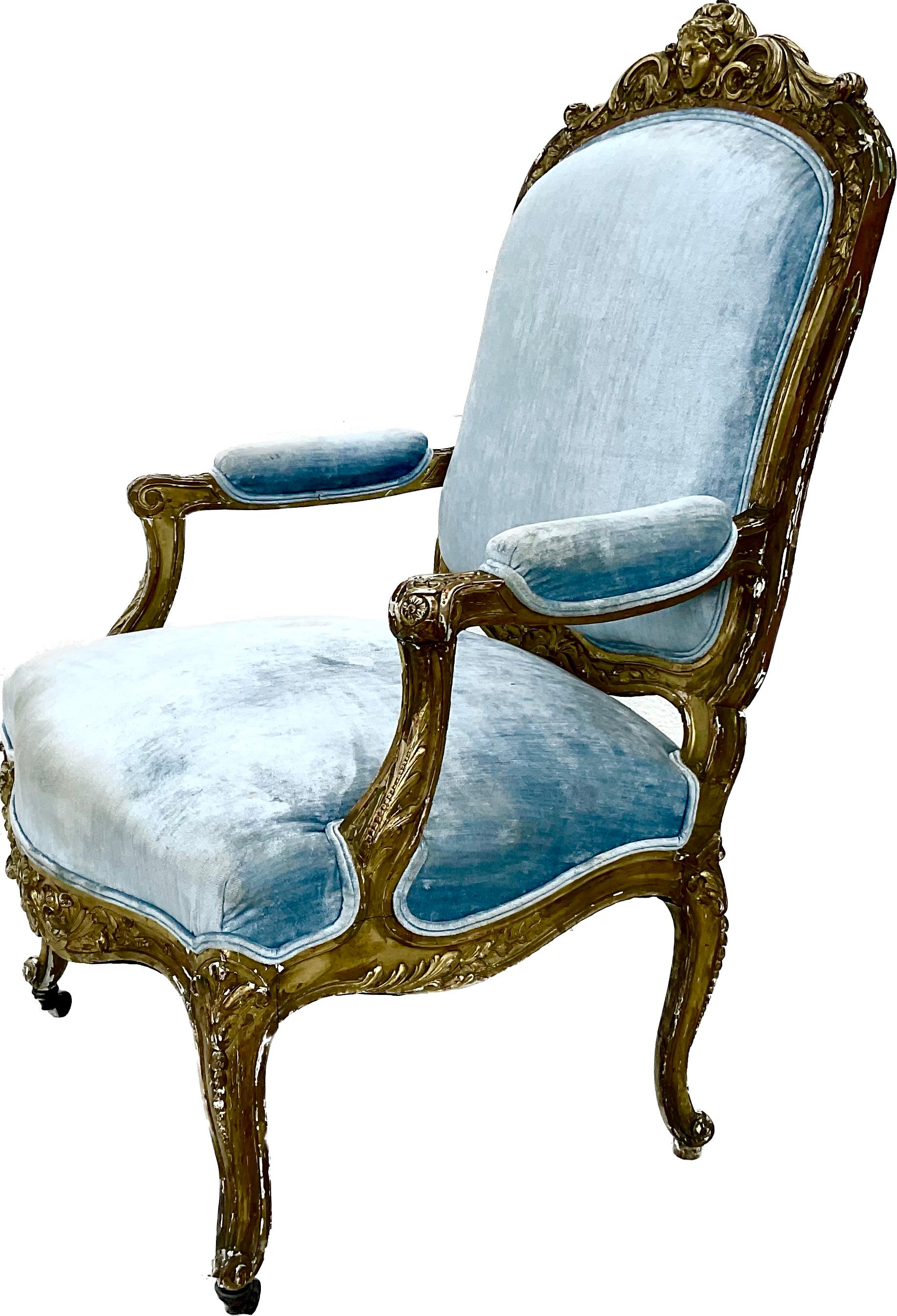 Large Pair of 19th Century Italian Carved Giltwood Armchairs For Sale 3
