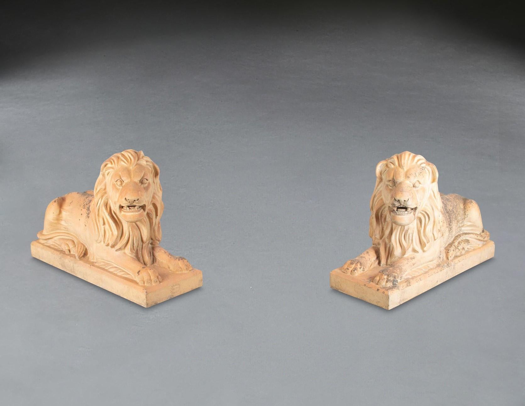 Grande coppia di leoni in terracotta del XIX secolo in vendita 2