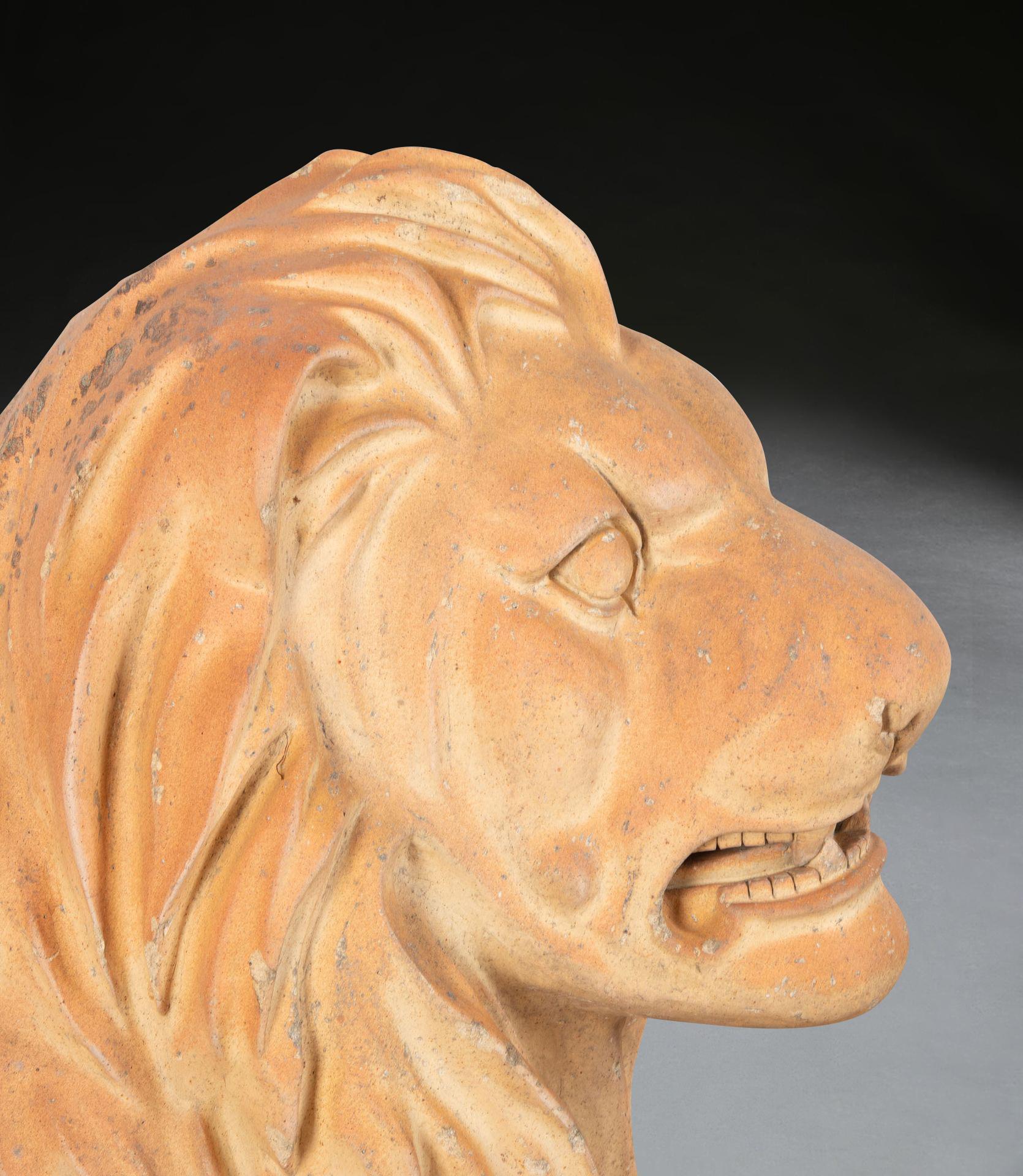 Calco Grande coppia di leoni in terracotta del XIX secolo in vendita