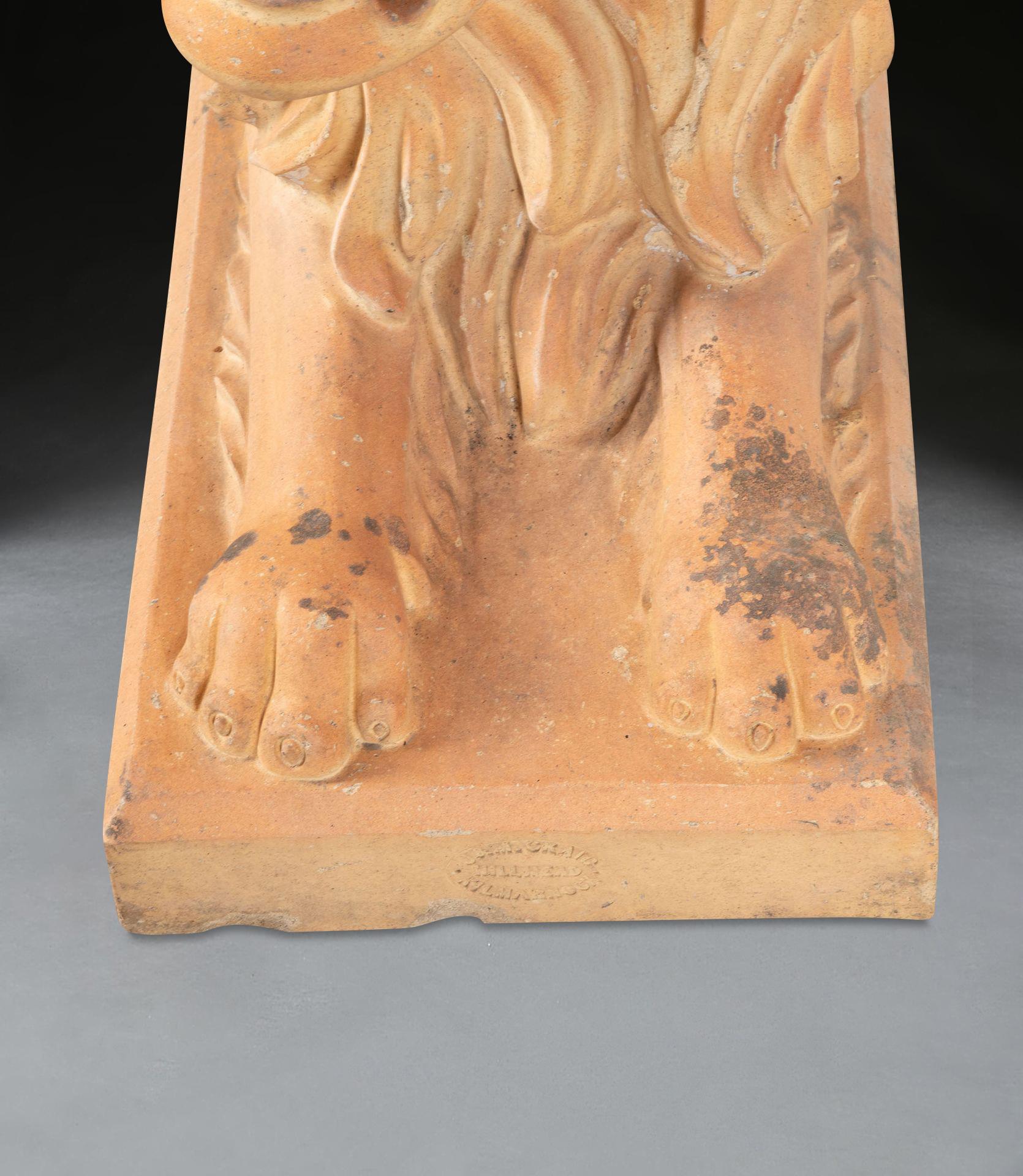 Terracotta Grande coppia di leoni in terracotta del XIX secolo in vendita