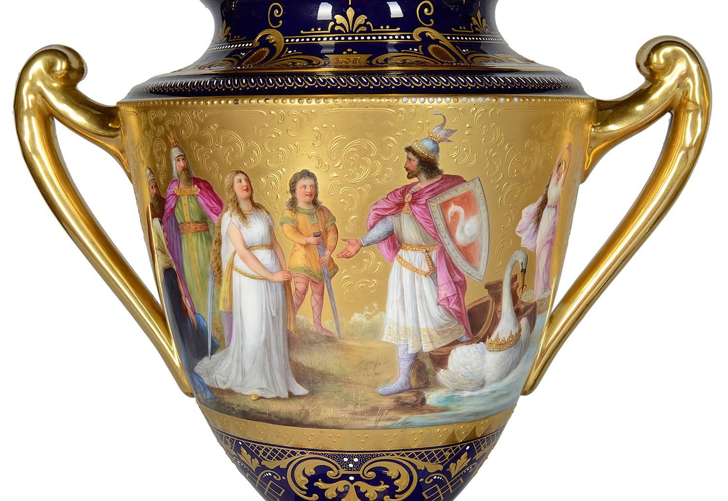 Austriaco Grande coppia di urne in porcellana di Vienna del XIX secolo in vendita