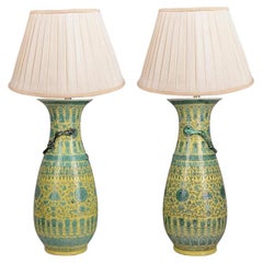 Grande paire de vases/lampes chinois du 19e siècle à fond jaune et vert