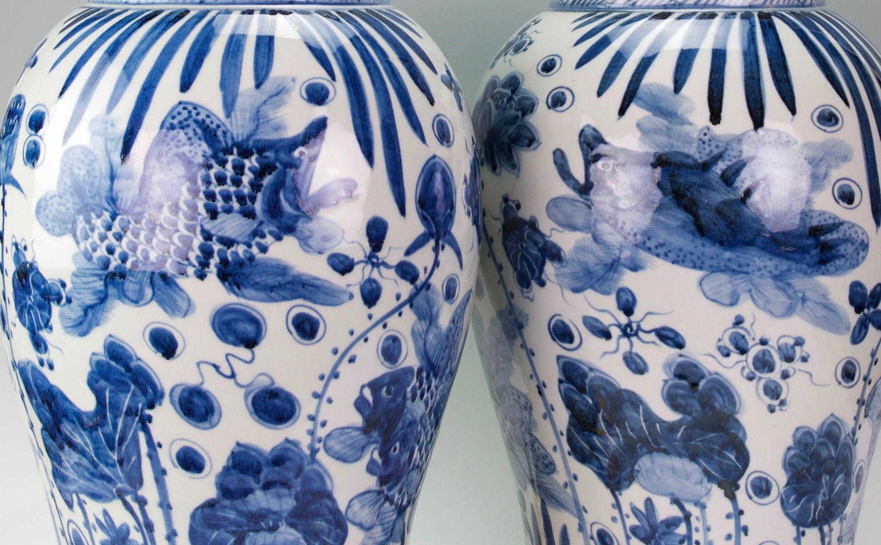 Large Pair of 20th Century Chinese Blue and White Porcelain Table Lamps In Good Condition For Sale In London, GB