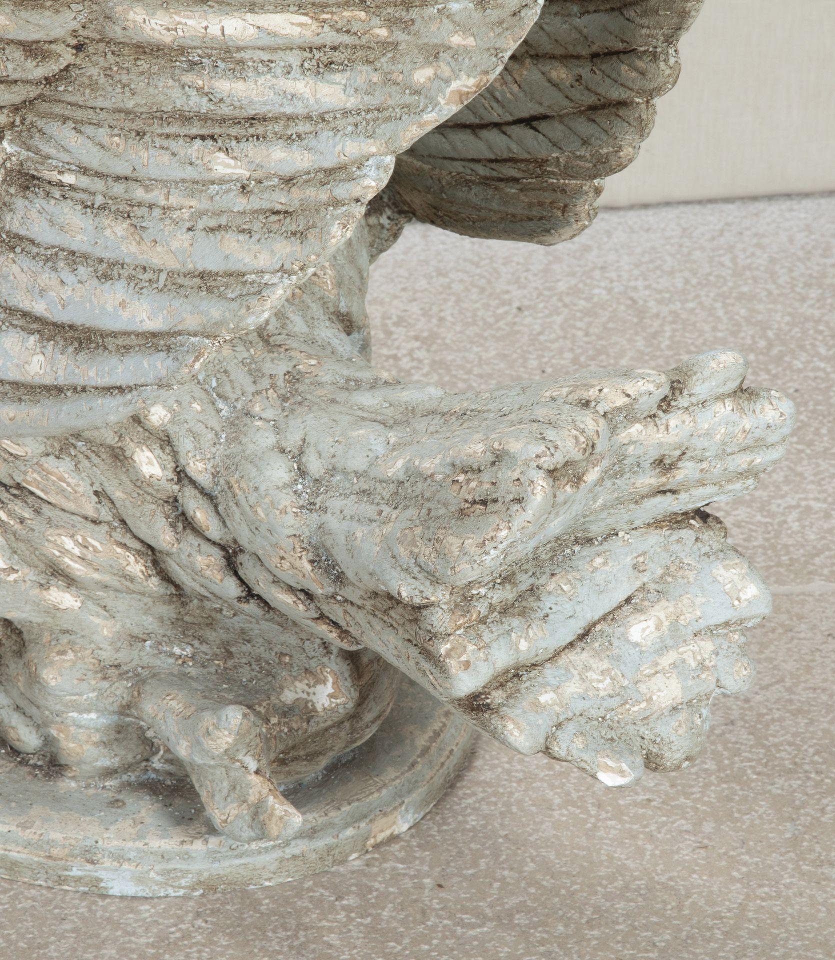 Large Pair of 20th Century Italian Hand Carved Lime Wood Swan Planters en vente 4