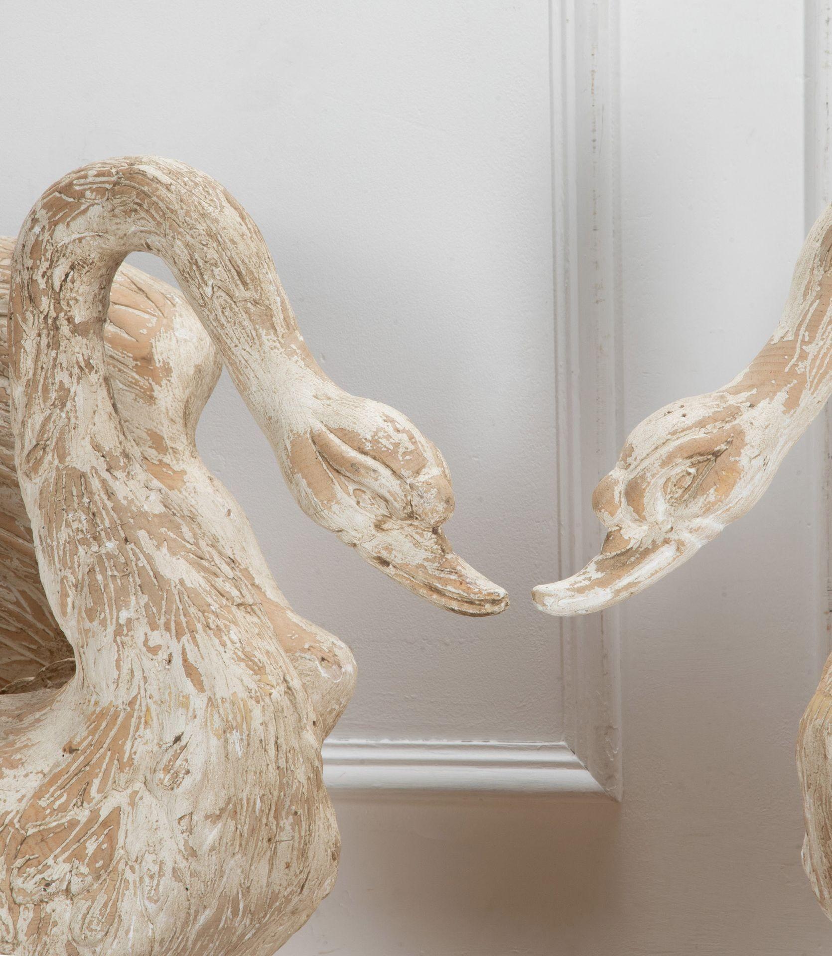 Grande paire de jardinières Swan en bois de tilleul sculpté à la main, Italie, 20e siècle en vente 3
