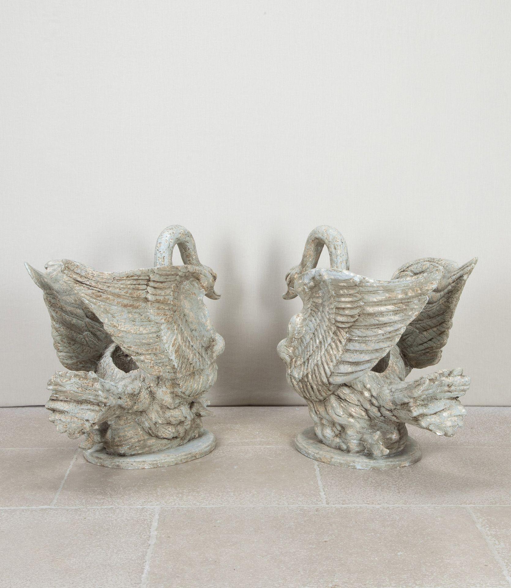 italien Large Pair of 20th Century Italian Hand Carved Lime Wood Swan Planters en vente