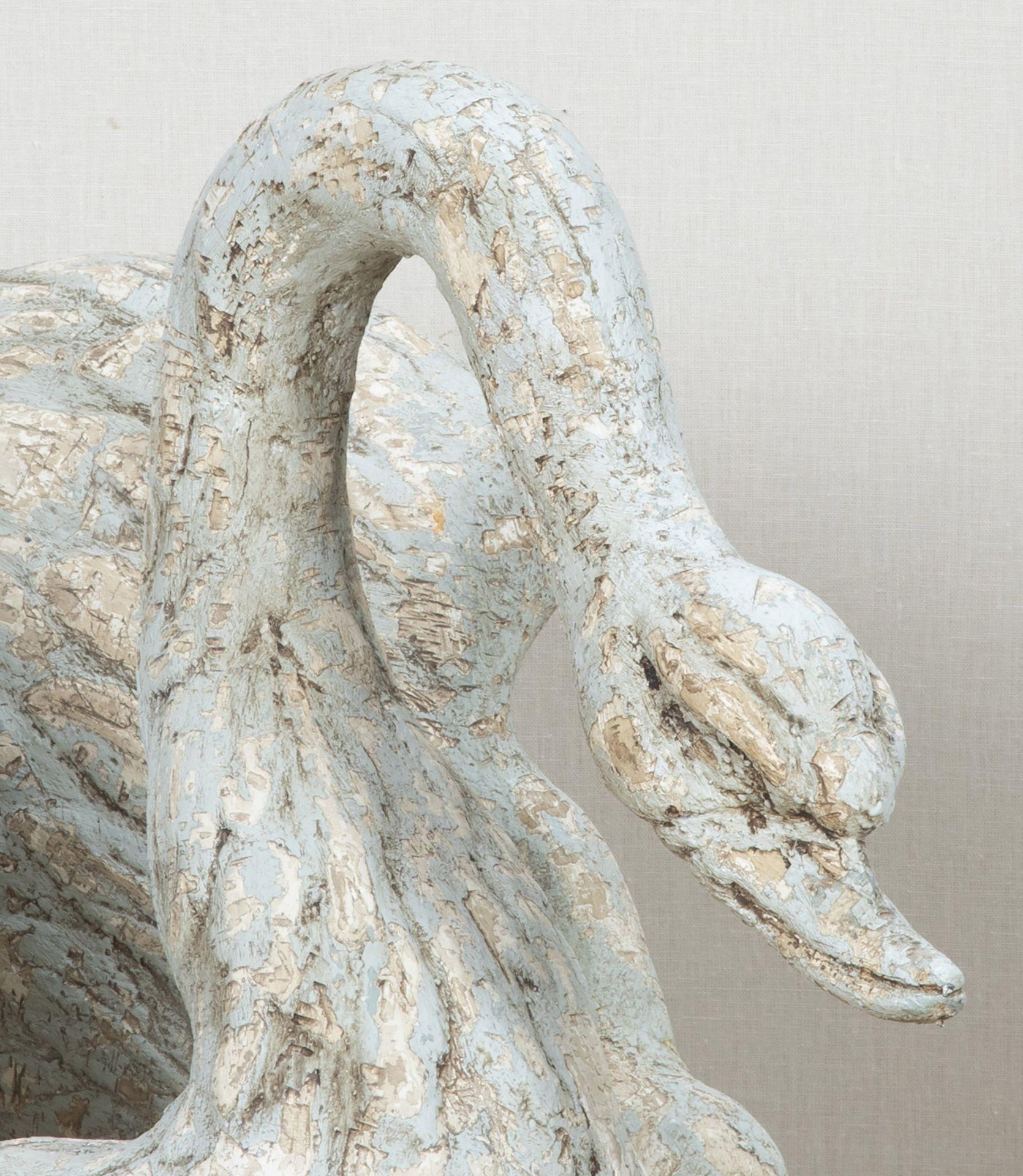 20ième siècle Large Pair of 20th Century Italian Hand Carved Lime Wood Swan Planters en vente