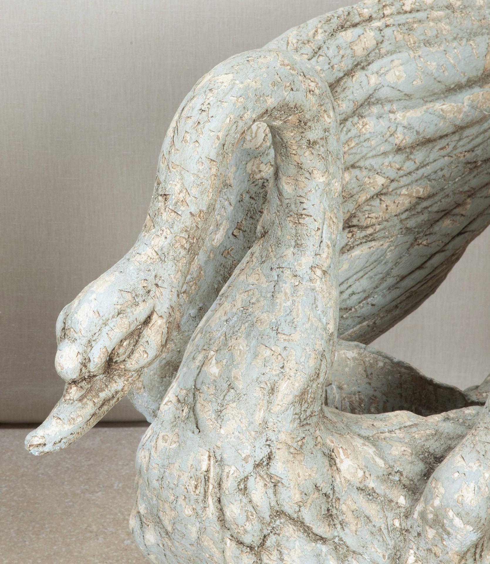 Gesso Large Pair of 20th Century Italian Hand Carved Lime Wood Swan Planters en vente