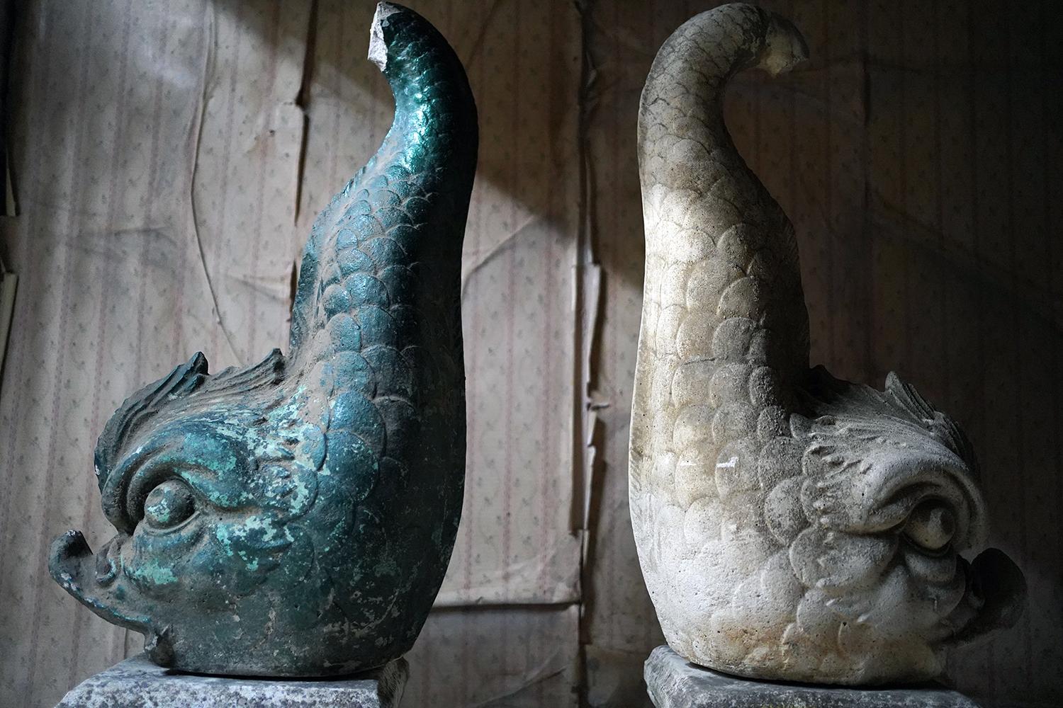 Large Pair of 20thC Cast Stone Dolphins On Plinths, c.1940-60 For Sale 1