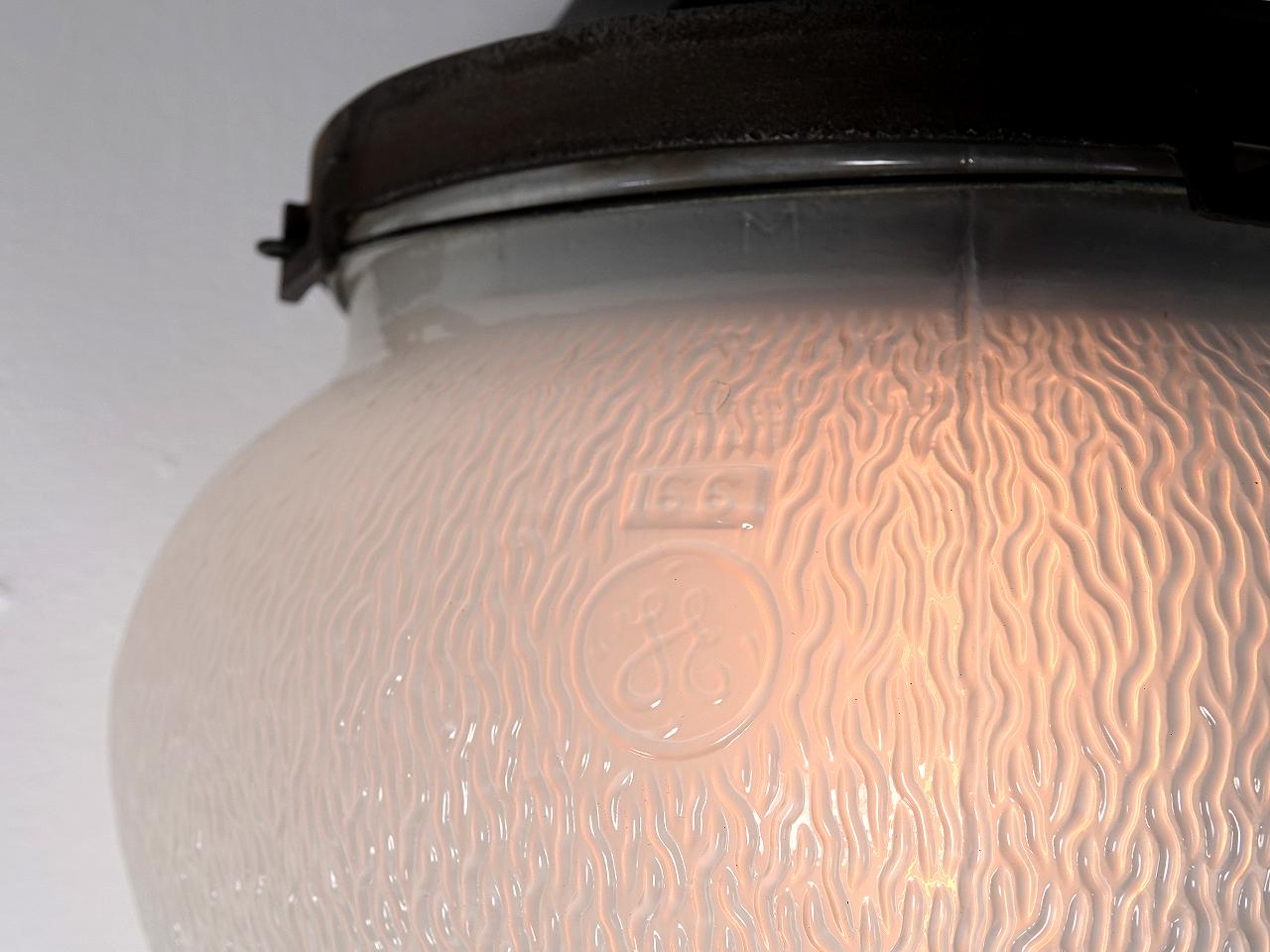 20ième siècle Grande paire d'appliques de lampadaires à glands en vente