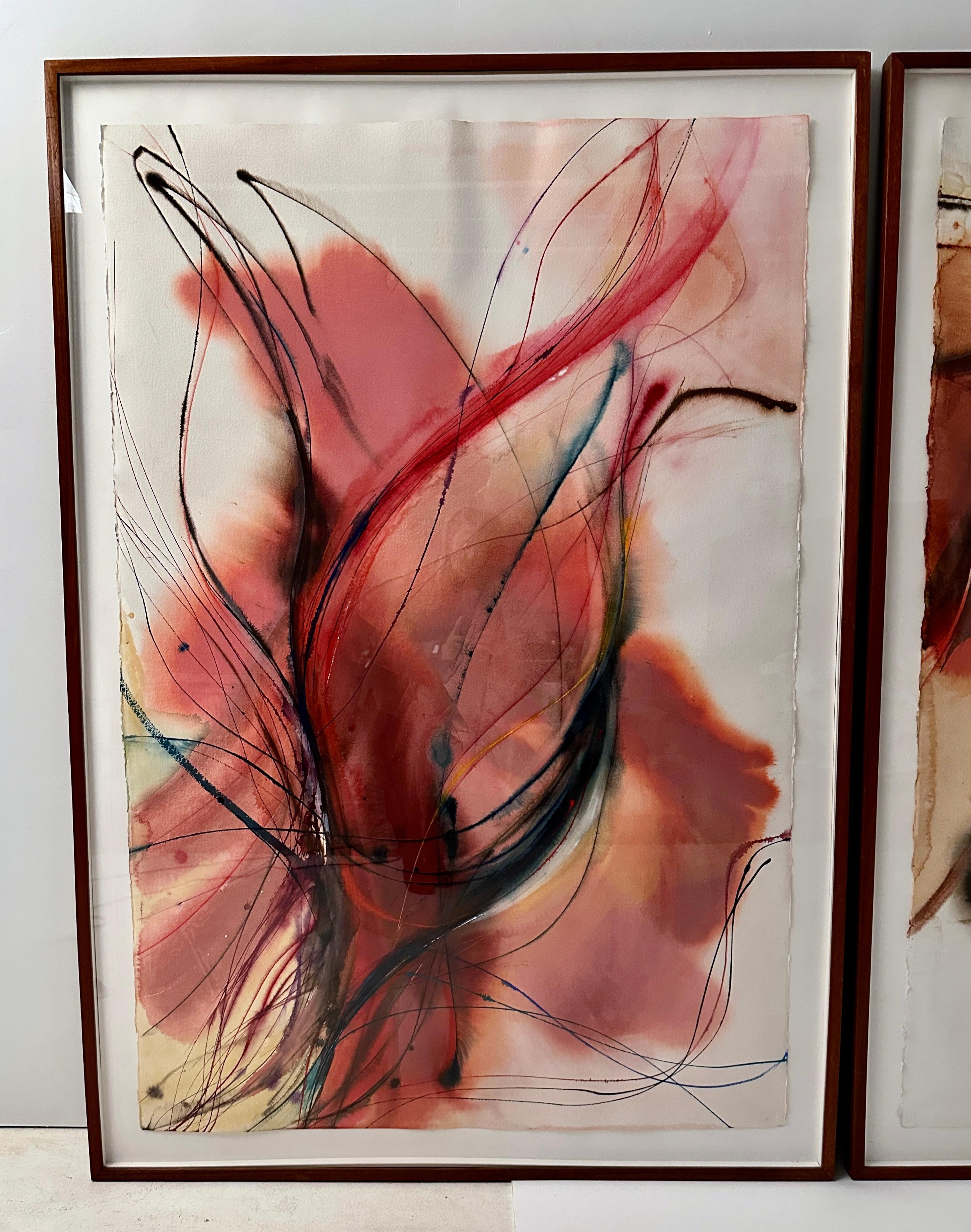 Diese großformatigen Werke von Bernice Alpert Winick sind mit Acrylfarben auf Papier gemalt und werden in ihren Originalrahmen aus Mahagoniholz gezeigt. Großes Format: gerahmte Abmessungen 66