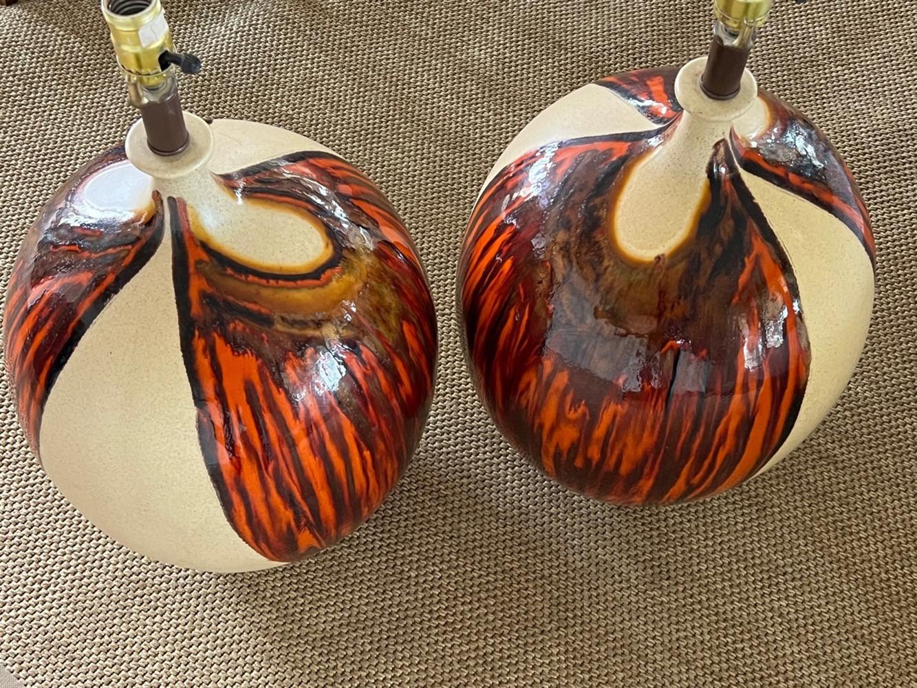 Glazed Large Pair of American 1960s Drip Glaze Ovoid-form Pottery Lamps For Sale
