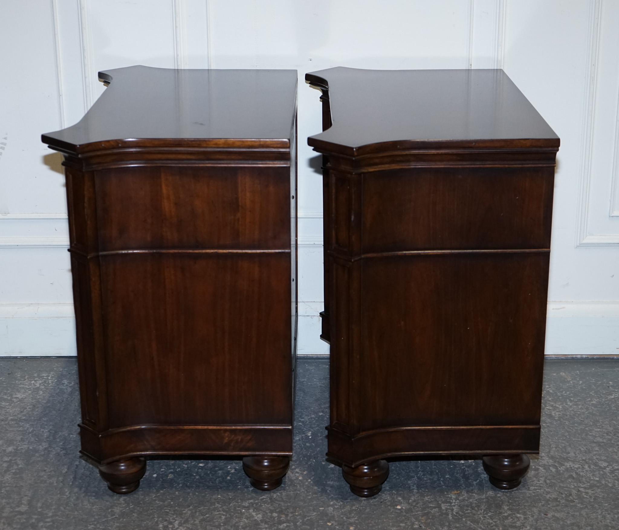 LARGE PAIR OF AMERICAN THOMASVILLE TRINIDAD NIGHTSTANDS BEDSiDE TABLES en vente 3