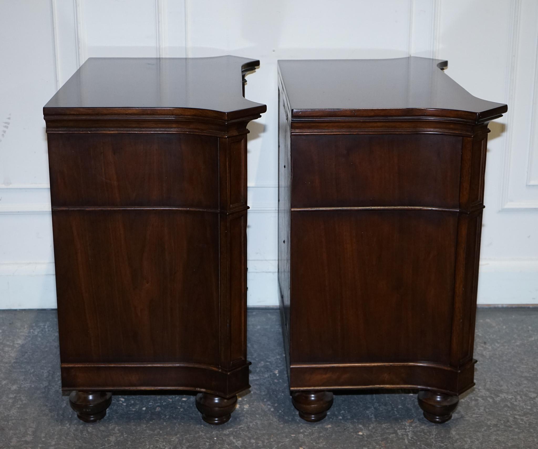 LARGE PAIR OF AMERICAN THOMASVILLE TRINIDAD NIGHTSTANDS BEDSiDE TABLES en vente 4