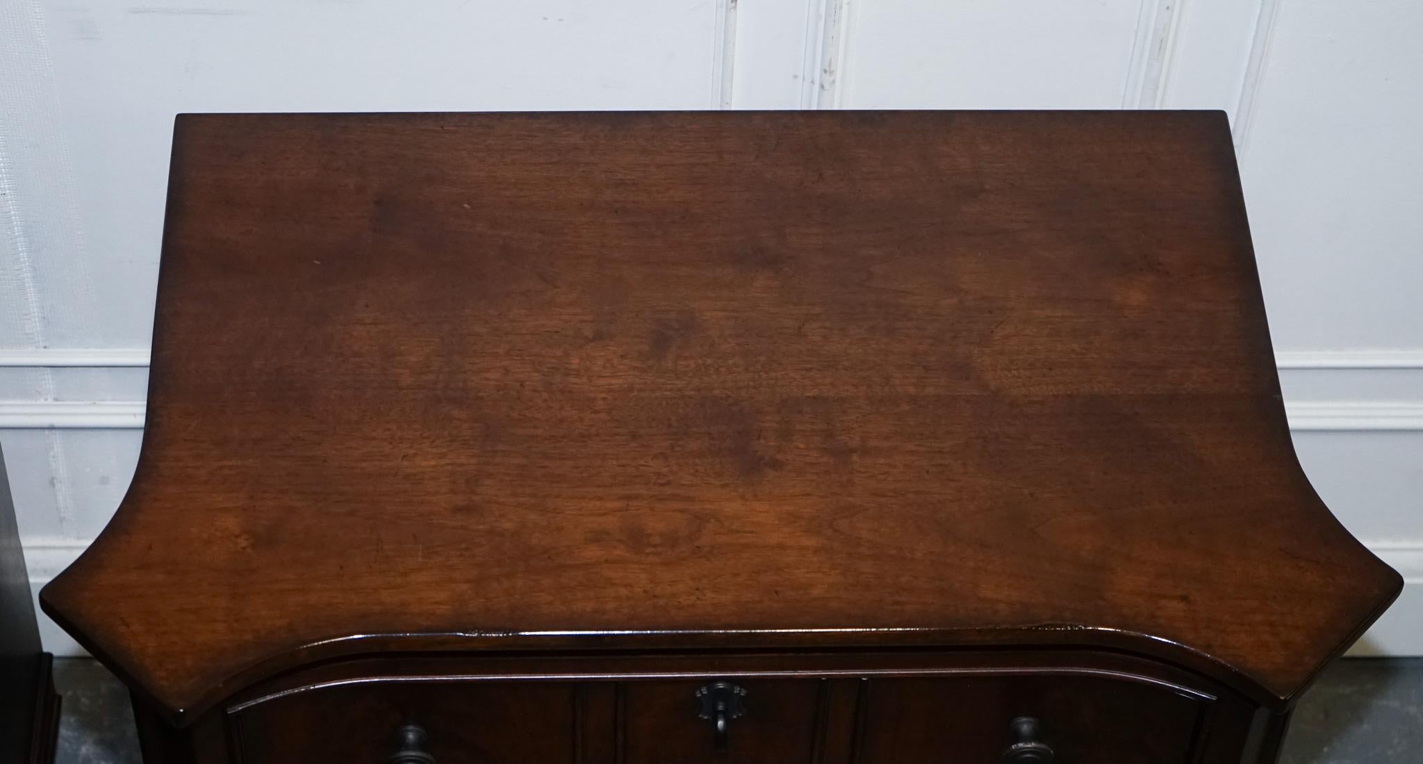 LARGE PAIR OF AMERICAN THOMASVILLE TRINIDAD NIGHTSTANDS BEDSiDE TABLES en vente 6