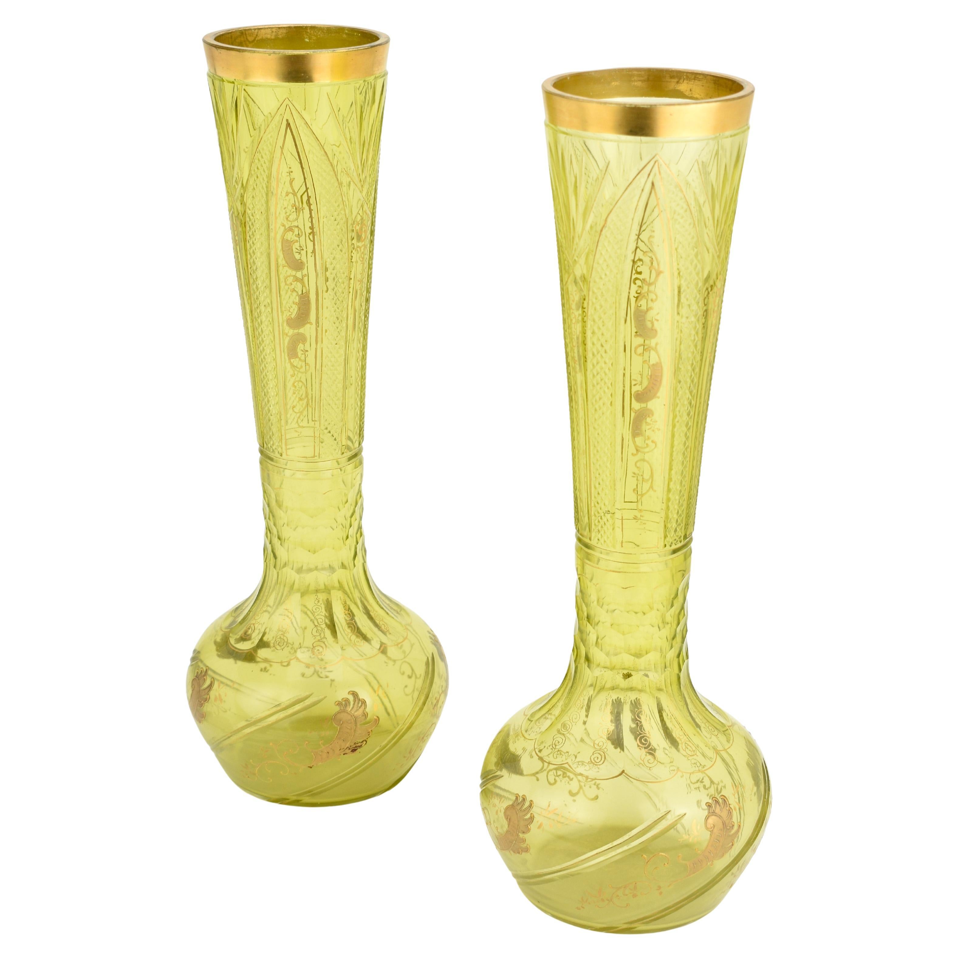 Grande paire de vases anciens de Bohème en verre uranium, 19ème siècle Bon état - En vente à Rostock, MV