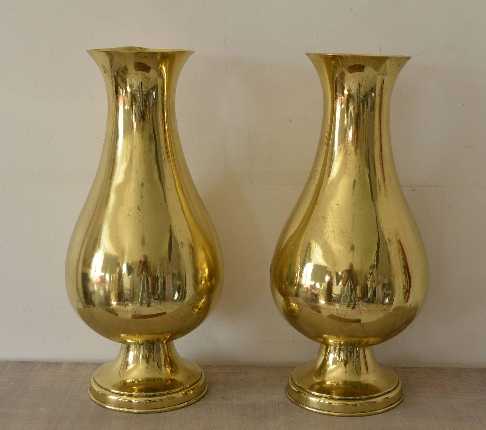 Great pair of heavy gauge brass vases.

Fabulous baluster shape.

A couple of minor dints.

Can be used for flower vases or would convert to make a smart pair of lamp bases.