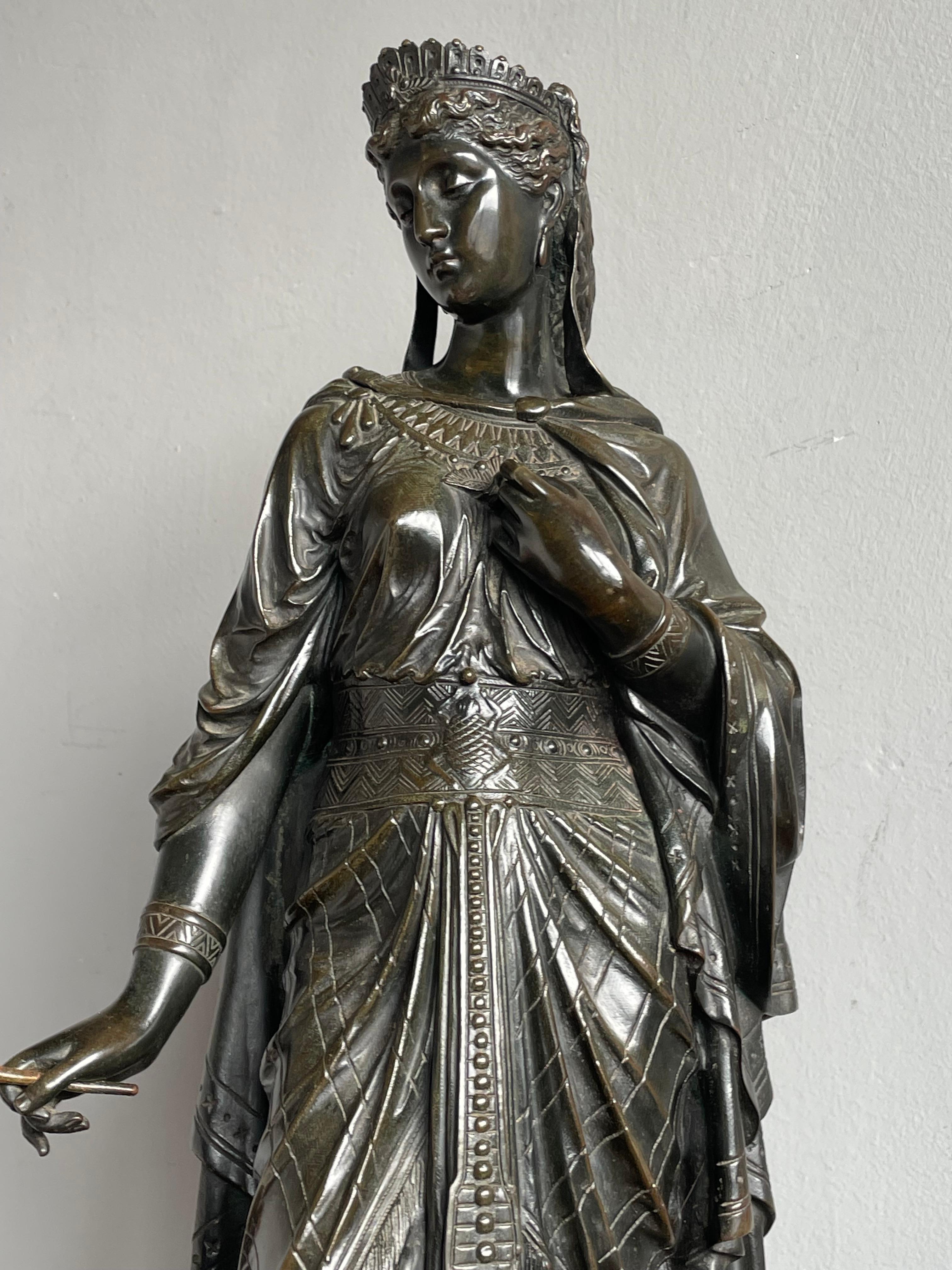 Grande paire de sculptures de prêtres et Priestess égyptiens en bronze ancien par E. Bouret en vente 3