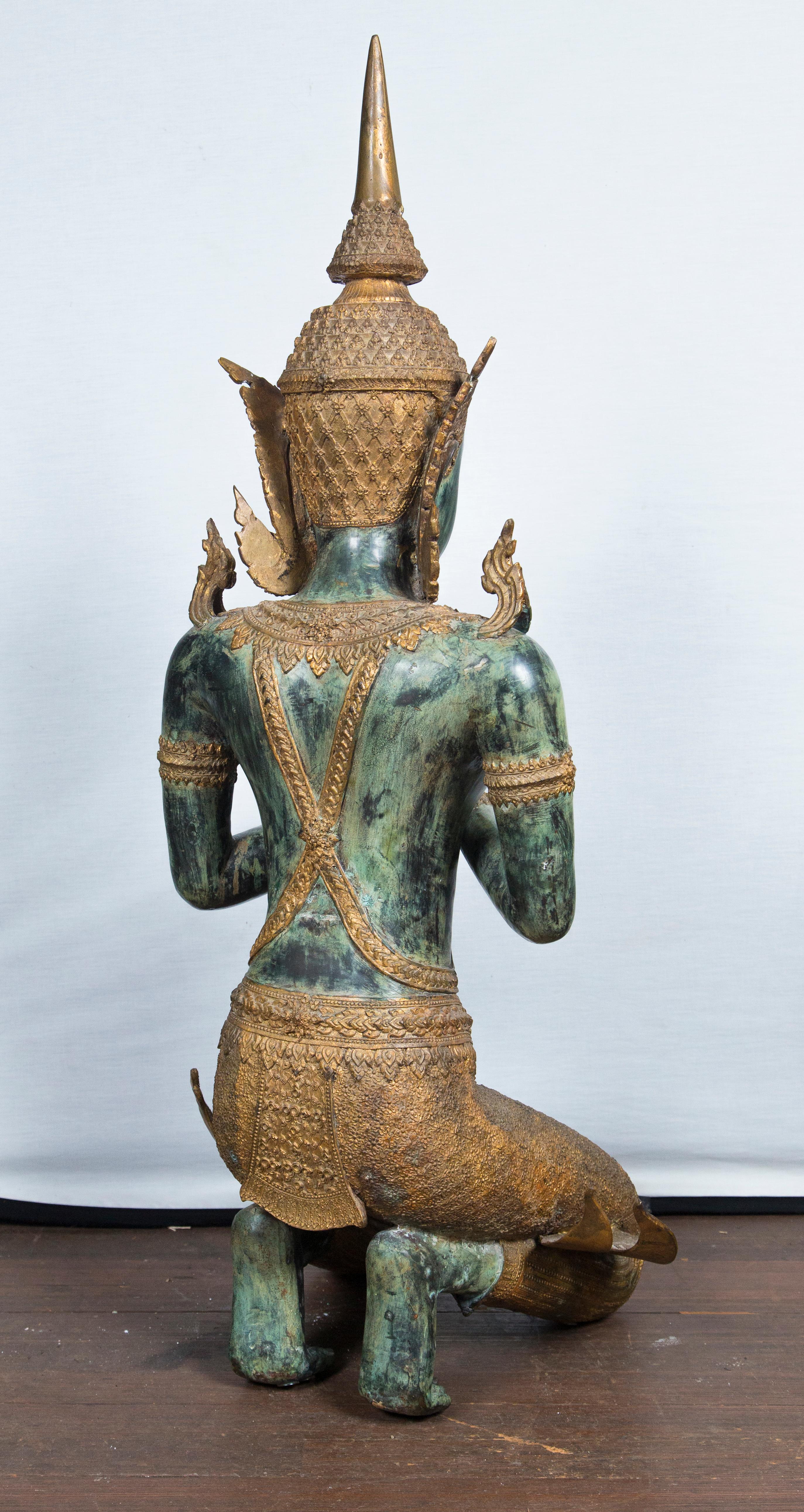 Grande paire de Bouddhas thaïlandais en prière de style ancien en bronze en vente 1