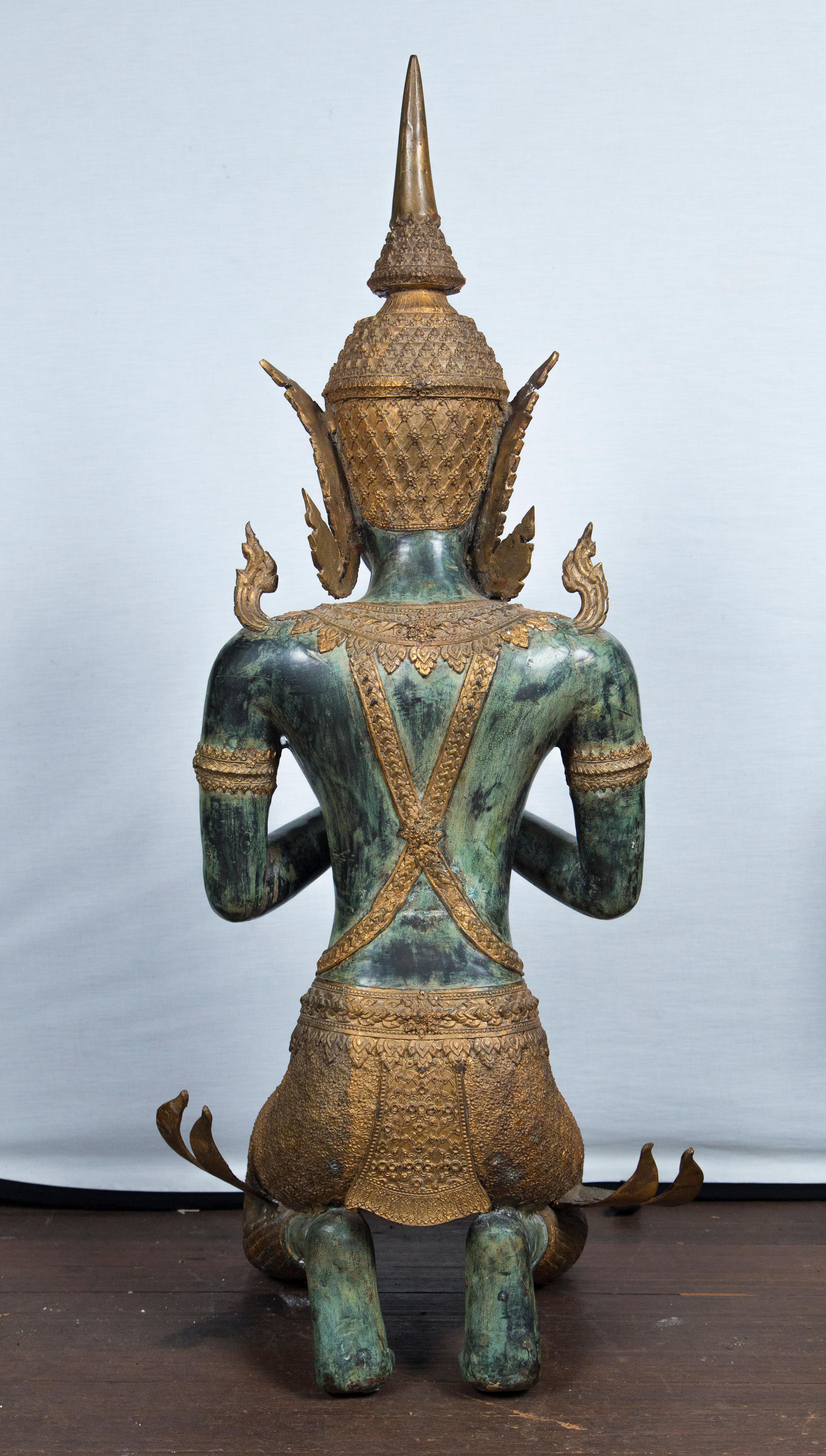 Grande paire de Bouddhas thaïlandais en prière de style ancien en bronze en vente 2