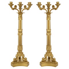 Grande coppia di candelabri in bronzo francese in stile Charles X