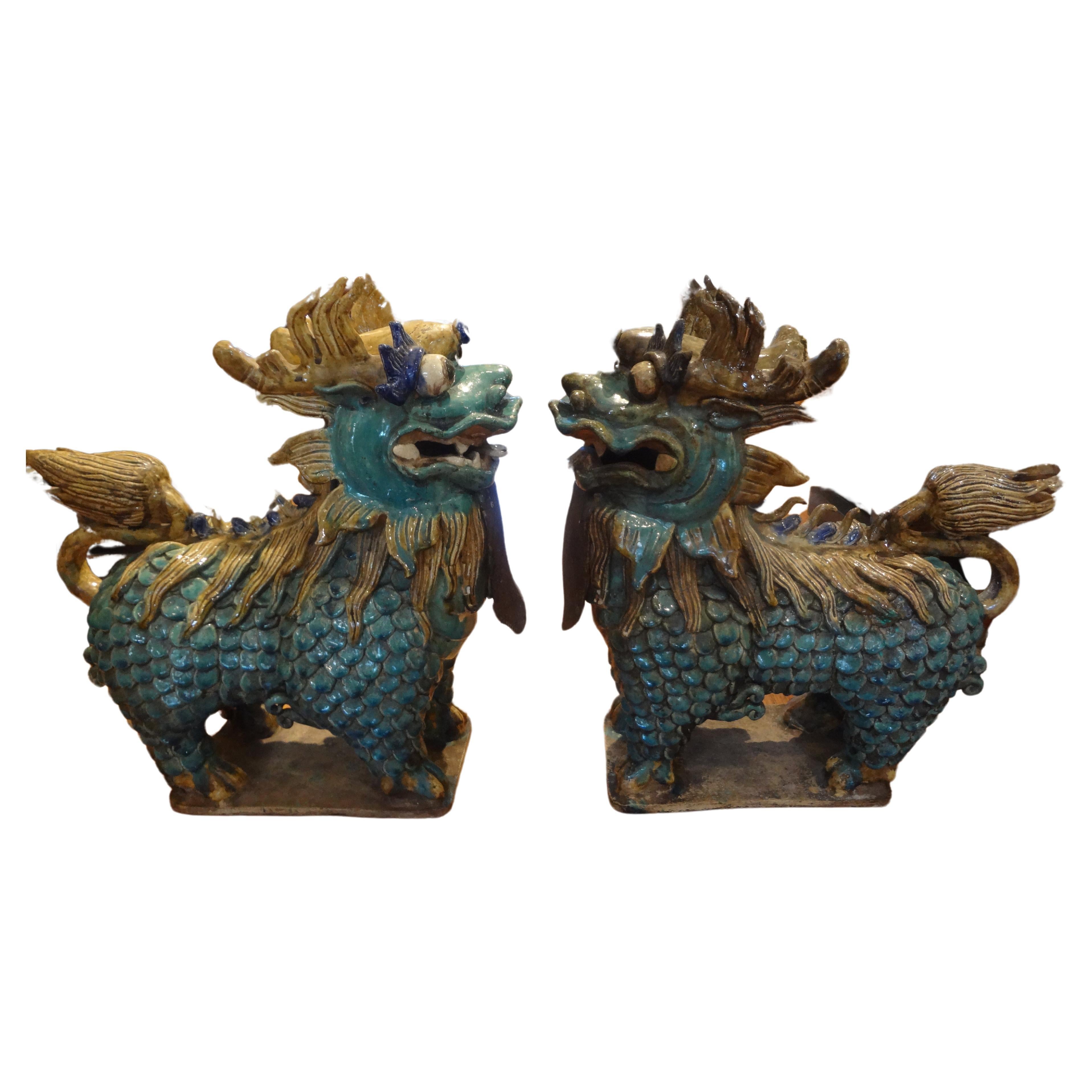 Großes Paar antiker chinesischer Porzellan- Foo-Hunde aus Porzellan im Angebot 10