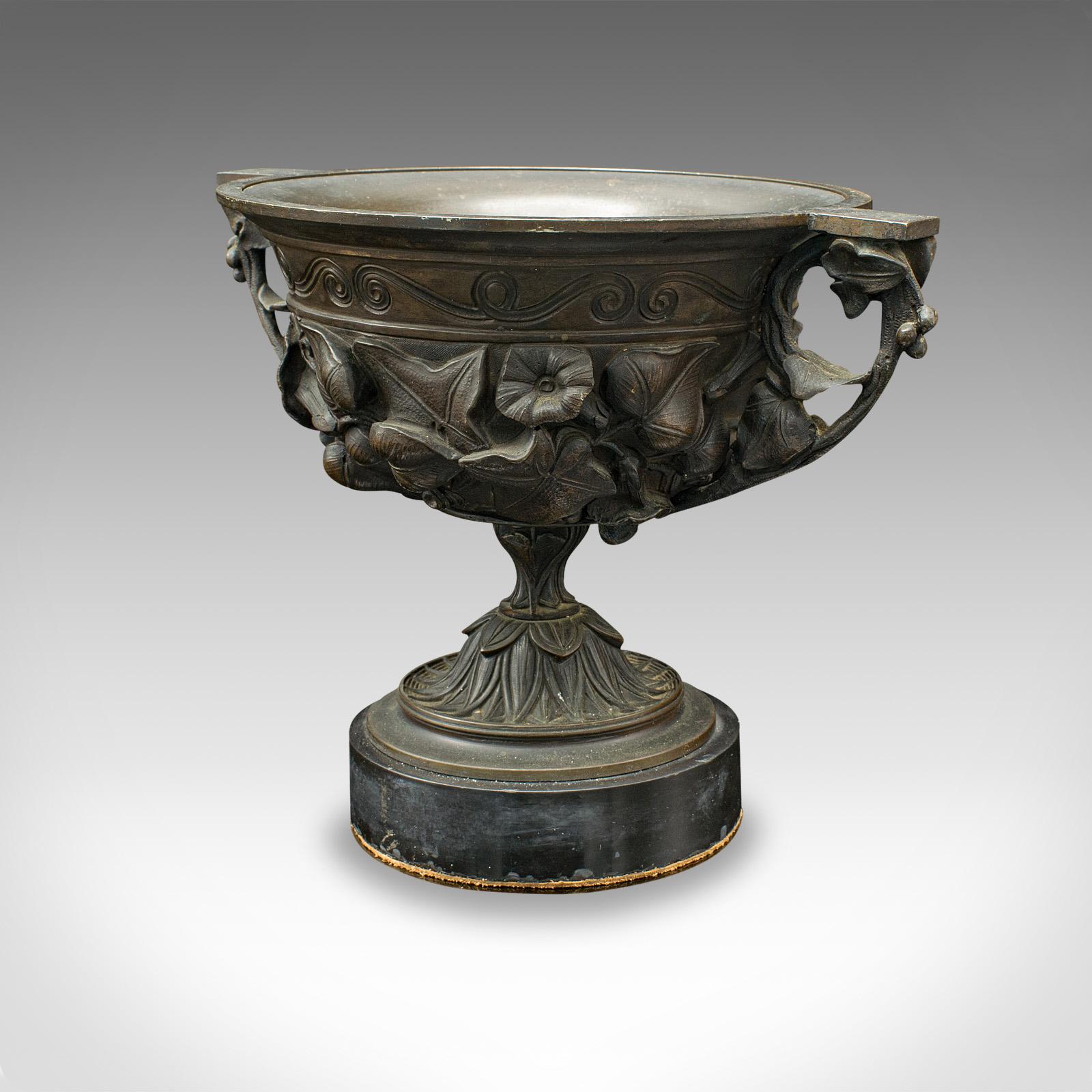 Bronze Grande paire de tasses à boire anciennes, gobelet Grand Tour en bronze italien, victorien en vente