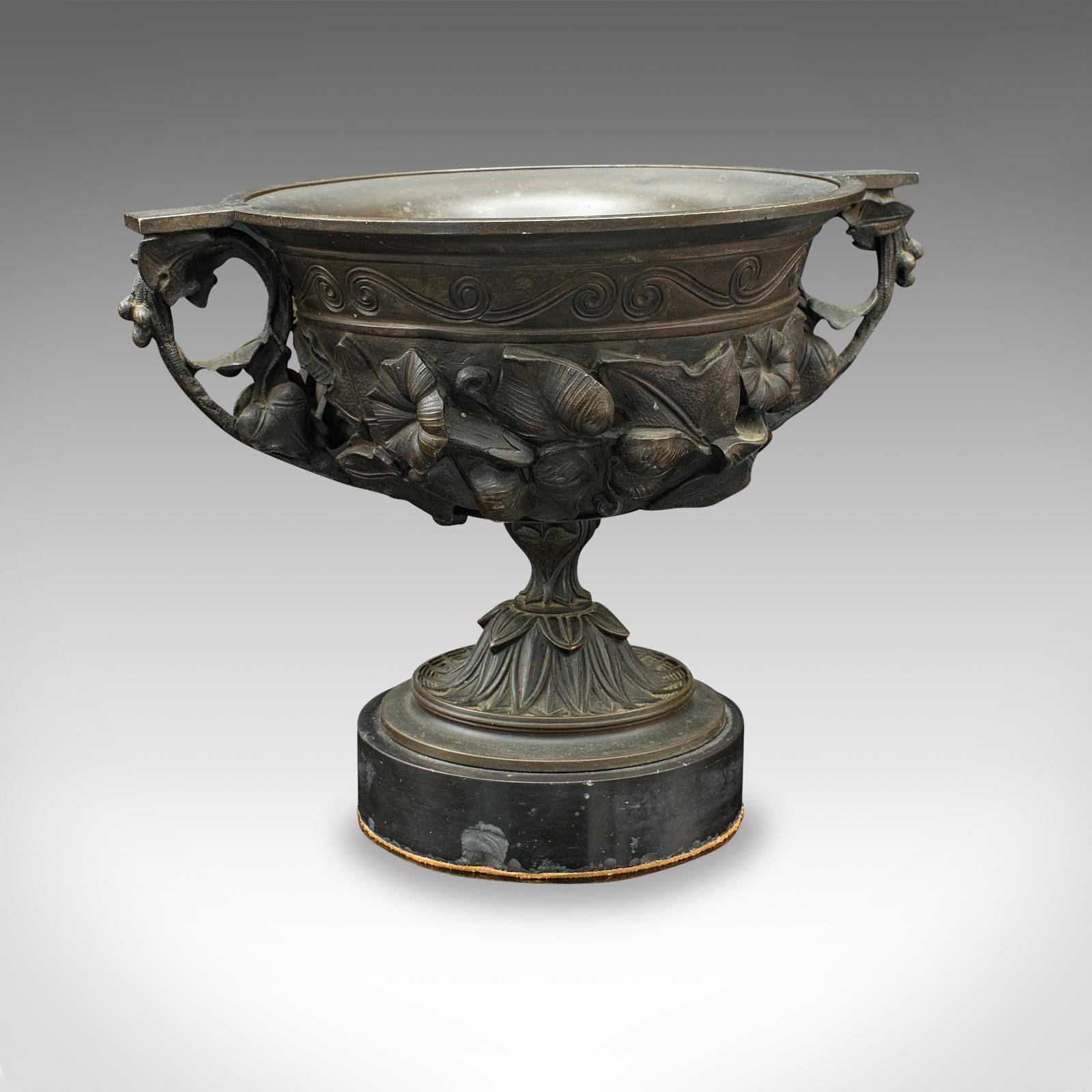 Grande paire de tasses à boire anciennes, gobelet Grand Tour en bronze italien, victorien en vente 1