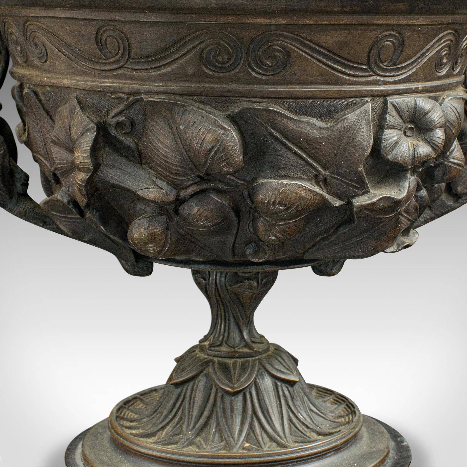 Grande paire de tasses à boire anciennes, gobelet Grand Tour en bronze italien, victorien en vente 4